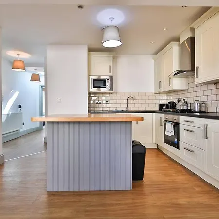 Appartement April Disc - Long - Contractors Bristol