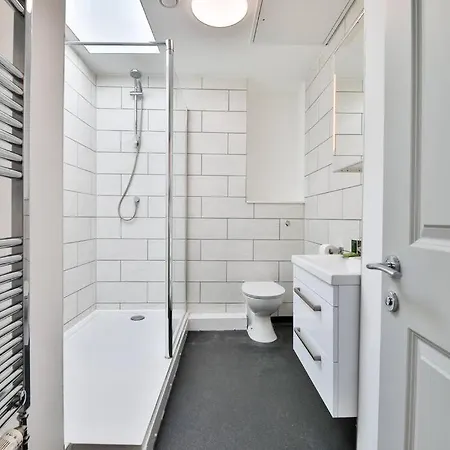 April Disc - Long - Contractors Appartement