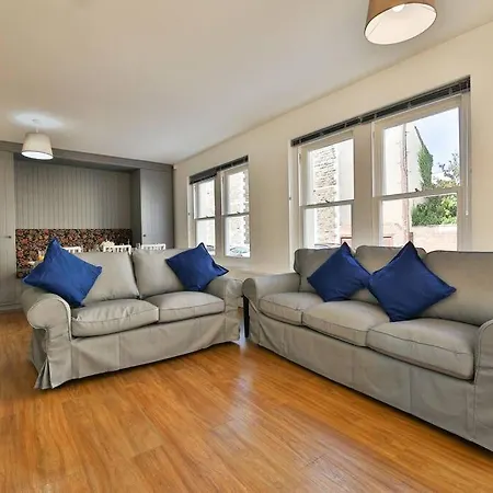 April Disc - Long - Contractors Appartement
